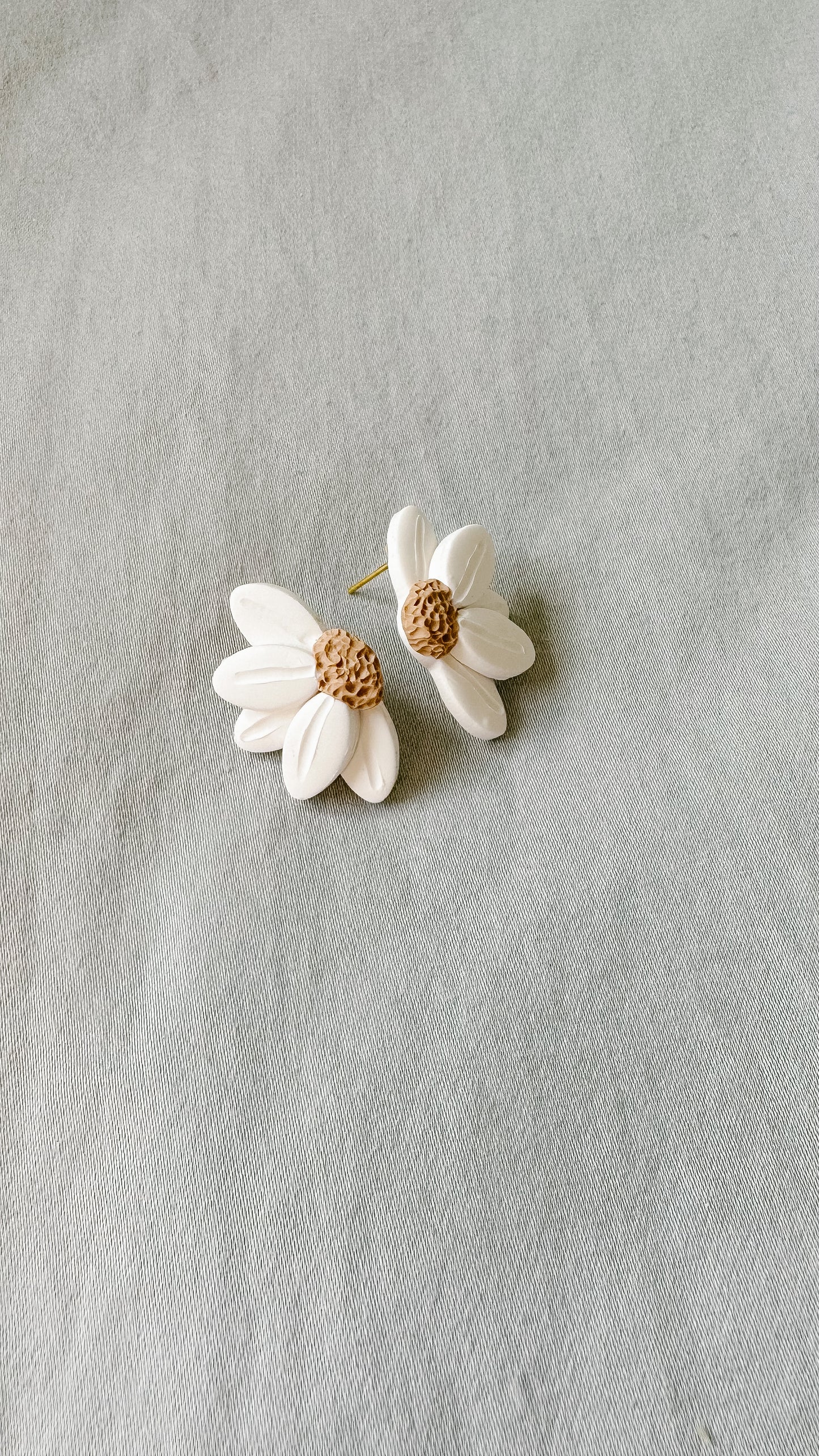 White Double Daisy Stud